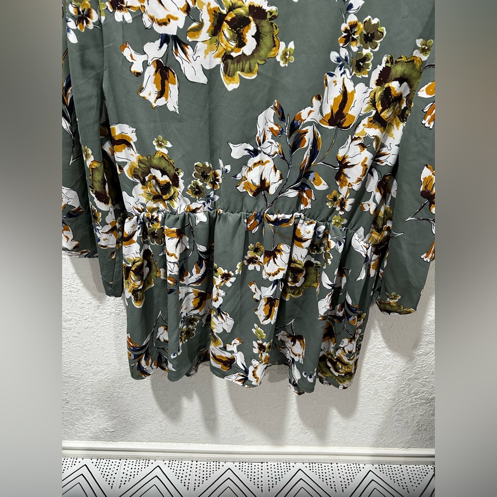 🌙Torrid Green /blue Floral Blouse size 1 GUC… - Picture 4 of 8